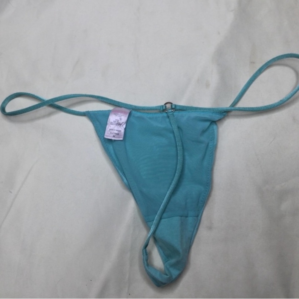 Vintage Victoria’s Secret Very Sexy V-String Panty - M - Picture 2 of 4